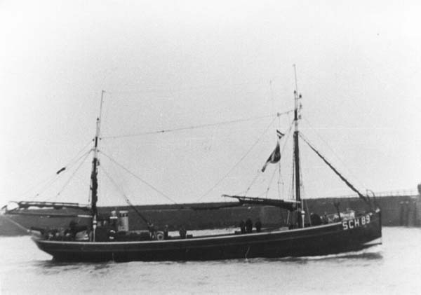 Mijn 2de schip in 1953: SCH 89, de JOHANNA MARIA: Klik op de foto voor informatie en een vergroting