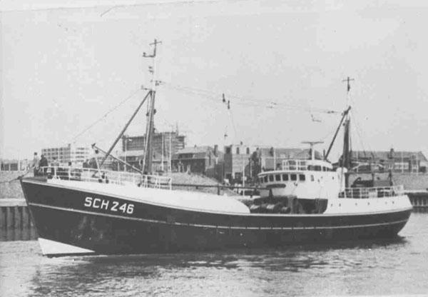 Mijn 26ste schip in 1976: SCH 246, de GEERTRUIDA: Klik op de foto voor informatie en een vergroting